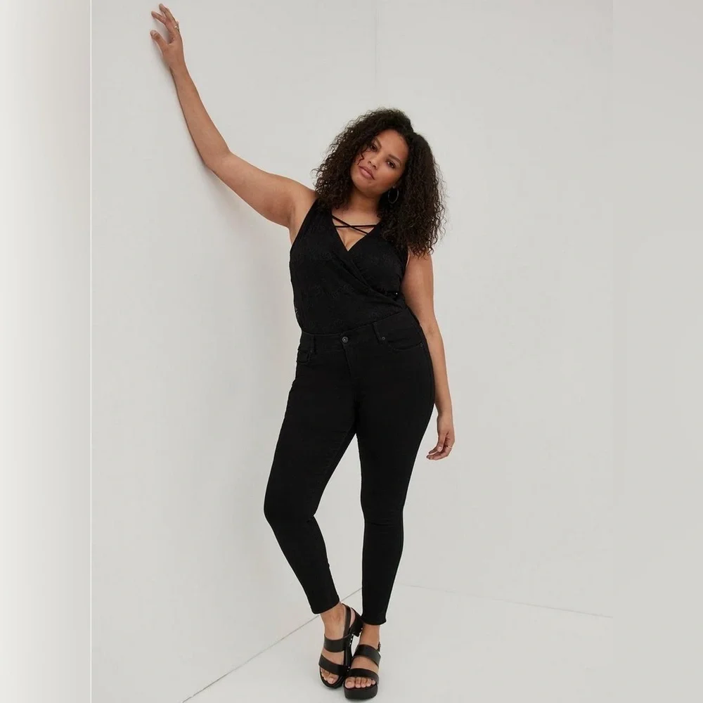 NWT Torrid Surplice Strappy Lace Bodysuit, Black, 5X/28W, Plus Size, Lingerie - Picture 4 of 8